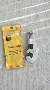 FULLER Pipe Tubing Cutter, 1/8" to 1" Tubing. Alloy Steel Cutting Wheel - Picture 1 of 2