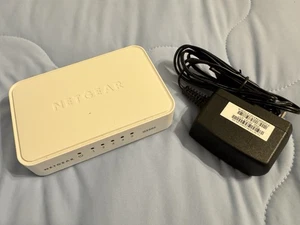 Netgear GIGABIT Switch GS205v2 with 5-ETHERNET Ports - Picture 1 of 5