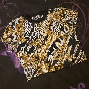 VERSACE JEANS COUTURE T-Shirt Damen Cropped Logo Allover Print Schwarz Größe XS/6 - Bild 1 von 14