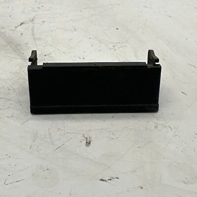 Carcasa de luz de matrícula Volkswagen Vanagon 80-91 OEM 251943139 Foto 1 de 4