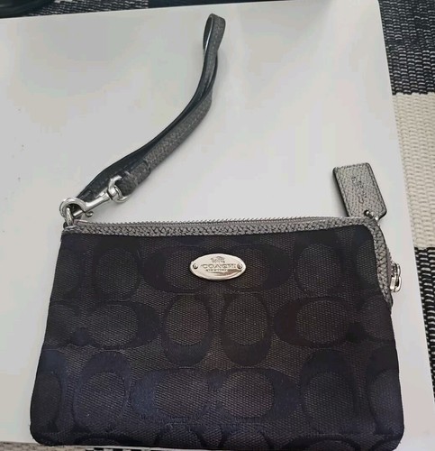 Portafoglio COACH da polso nero in tela con zip angolare