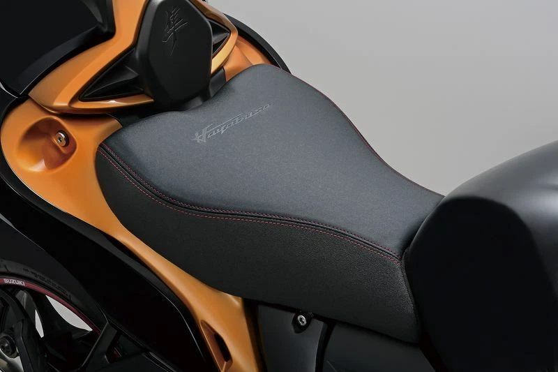 Сиденье водителя Suzuki Gsx1300r Hayabusa от модели 2021 - Изображение 1 из 1