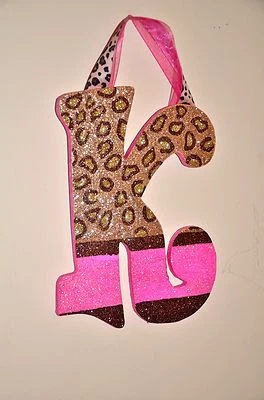 Brillo Guepardo Estampado Letra Colgante Madera Hermandad Guardería Monograma Niños Foto 1 de 4