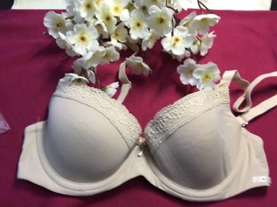  Sujetador adorable talla us 32b it2b eu70b acolchado con aros blanco  Foto 1 de 4