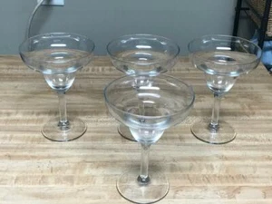 Bicchieri Margarita 4 - 8 oz TRASPARENTI stile classico tenere 8 once, 6" ALTI, USATI IN OTTIME CONDIZIONI - Foto 1 di 1