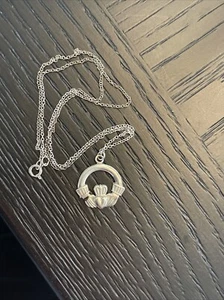 Keltischer Claddagh Anhänger Halskette Vintage irisch Irland Sterling 18 Zoll - Bild 1 von 3