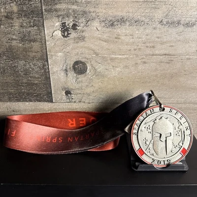Medalla Spartan Race 2019 Sprint Finisher con cuña Trifecta Foto 1 de 4