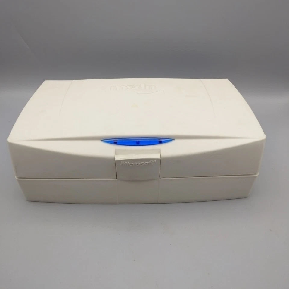 MSDN Software CD's Microsoft Windows 2000 server, Visual Studio Office Jan 2001 - Image 1 of 4