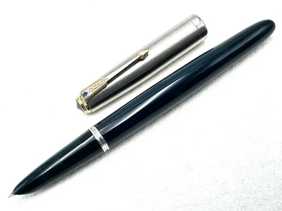 VINTAGE 1946 PARKER 51 CEDAR BLUE & BRUSHED STEEL VACUMATIC FOUNTAIN PEN 14K F - Image 1 of 4