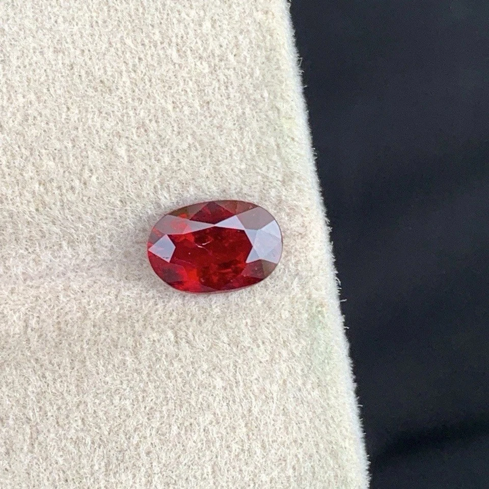 SI 1.21 Carats Oval Pigeon Blood Red Natural Ruby Loose Gemstone Madagascar - Image 1 of 4