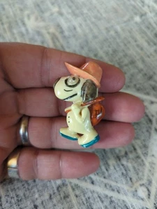 Vintage bemalter Kunststoff Snoopy's Brother Spike HUND Pin - Bild 1 von 8
