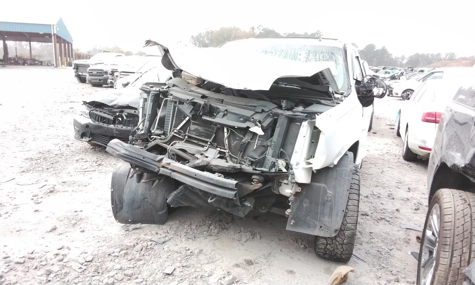 2012 GMC Yukon 6.2L Engine Motor OEM 174K Miles - LKQ440225072 - Image 1 of 4