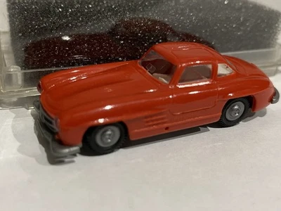 Carro modelo PRALINE 1:87 Mercedes 300SL H0 plástico - Imagem 1 de 4