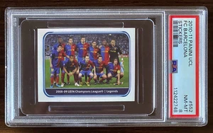 2010/2011 Barcelona Team 08/09 Panini UCL Sticker PSA 8 Messi Henry Xavi Iniesta - Bild 1 von 3