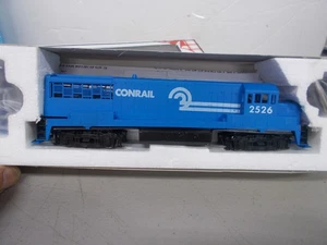 STEWART / KATO # 7160~ CONRAIL U25B POWERED LOCOMOTIVE # 2526~NIB~HO SCALE - Picture 1 of 7