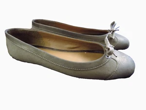 TALBOTS Tan Canvas Leather Ballet Flats Driving Loafers Metallic Captoe Bow 8.5 - Picture 1 of 10