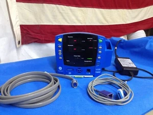 Dinamap V100 Carefusion Patientenmonitor mit Kabeln und Stromquelle - Bild 1 von 6
