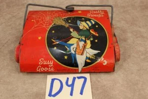 D47B VINTAGE Suzy Goose Childs Tin Sweeper Mother Goose Riding Goose No Handle - Picture 1 of 1