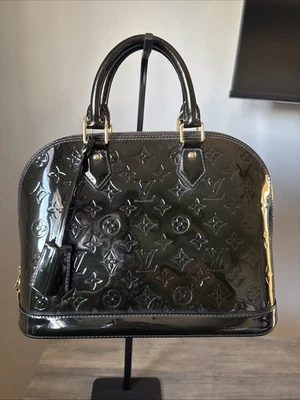Bolso de Mano Louis Vuitton Alma PM Negro Vernis Cuero Monograma Foto 1 de 4