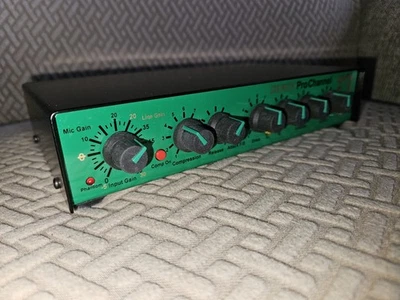 Compresor/potenciador de canal Joe Meek VC3 Pro con fuente de alimentación Foto 1 de 4