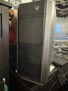 Alienware Aurora R7 -Intel Core i7 - 16GB RAM - NVIDIA GeForce GTX 1080 - 2TB HD - Picture 1 of 3