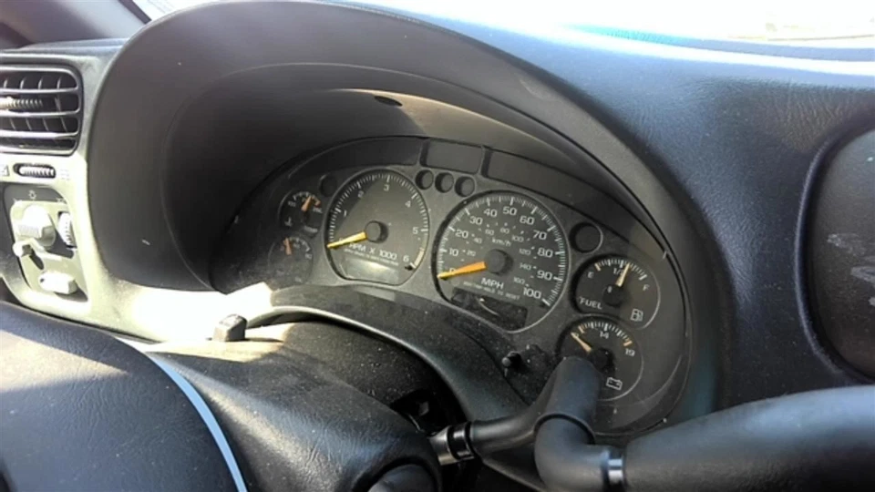 Speedometer US Cluster With Tachometer Fits 01-05 BLAZER S10/JIMMY S15 30588884 - Imagem 1 de 4