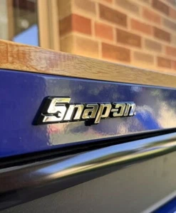 SNAP ON LOGO EMBLEM BADGE STICKER IN CHROME 117x25x6 mm - Picture 1 of 4