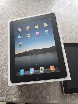 Apple iPad 1. Generation Model A1337 32GB (Wi-Fi + 3G) + OVP - Bild 1 von 4