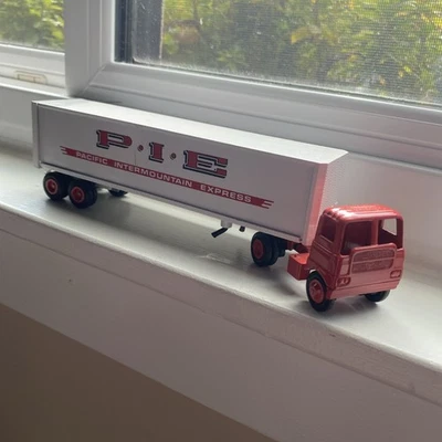 Winross 1/64 Diecast PIE Pacific Intermountain Express '80 Truck Tractor Trailer - Image 1 of 4