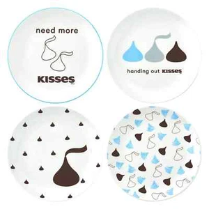 Hershey's Kisses Porcelana Cerámica Platos de Postre 6" Juego de 4 Diseños Redondos Nuevo en Caja - Imagen 1 de 10