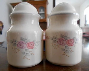 Trousseau Salt & Pepper Set 4" H Pfaltzgraff backstamp Stoneware White Pink Blue - Picture 1 of 13