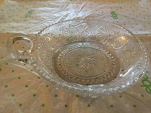 Round single loop handled glass dish - Picture 1 of 4