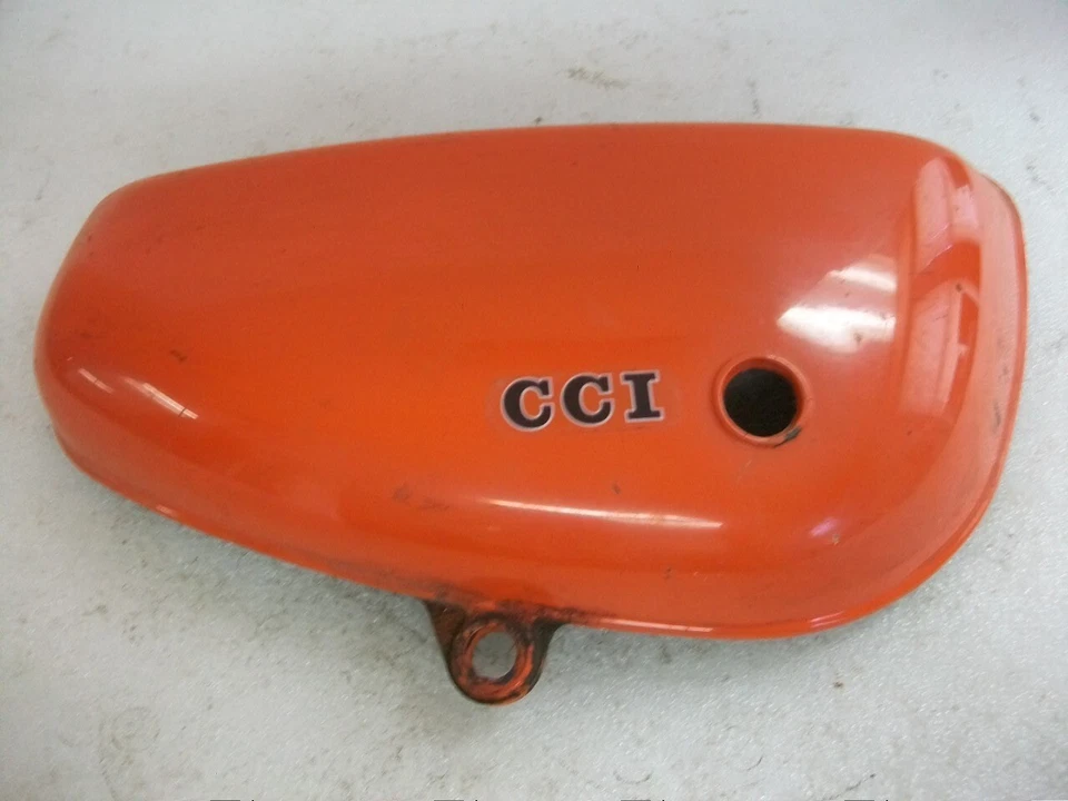 1975-1977 Suzuki TS100 Right Side Cover Panel TS 100  47111-25610 Foto 1 de 4