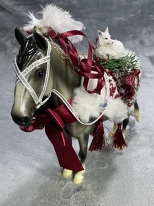 Beautiful Breyer Happy Holiday Horse 2021 Arctic Grandeur 25th Edition Collector - Picture 1 of 10