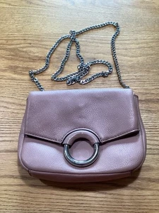 Borsa a tracolla Vince Camuto pelle malva catena argento - Foto 1 di 7