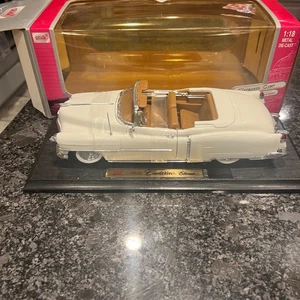 ANSON 1:18 SCALE 1953 CADILLAC ELDORADO CONVERTIBLE #30371 - DWIGHT D EISENHOWER - Picture 1 of 10