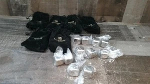 Juego de 6 bolsas Glen Grant cada bolsa tiene un juego de 2 piedras de whisky para mantener su bebida - Imagen 1 de 4