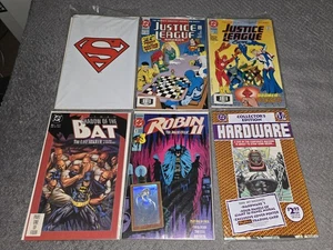 6-teiliges Set = Vintage DC Comics Superman Dead Batman Robin Justice League Hardware - Bild 1 von 7