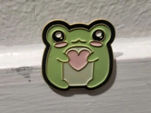 Broche prendedor solapa esmalte corazón rana - Imagen 1 de 3