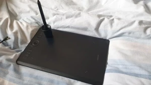 Wacom Intuos Pro Medium PTH-660 wireless + wired with Grip Pen + Accessories - Picture 1 of 2