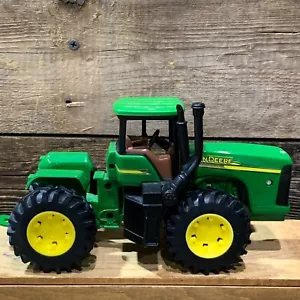 ERTL, John Deere 4WD Articulating Tractor, 1:32 Scale, Plastic - Picture 1 of 6