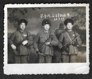 1958 Korean War  China PVA PPSH Medal Korea Chinese Army Studio Photo Original - Picture 1 of 3