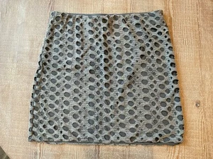 Chelsea & Violet kleiner silbergrauer gefütterter Stretch-Minirock zum Überziehen offen gewebt  - Bild 1 von 6