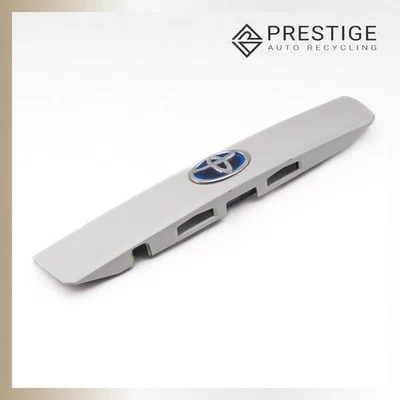 Toyota Prius V 2012-2014 puerta trasera puerta levadiza adorno moldura moldura 76801-47090-A1 Foto 1 de 4