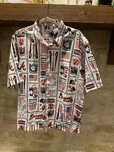 Neu mit Etikett Reyn Spooner Gr. Medium weißes Atlanta Braves Americana geknöpftes Herrenhemd - Bild 1 von 13