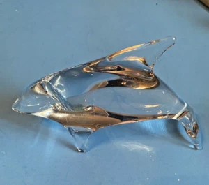 KÖNIGLICHER GOLD HAWAII GLAS DELFIN TSCHECHISCH HANDGEFERTIGTER BRIEFBESCHWERER - SKULPTUR - AUFKLEBER - Bild 1 von 14