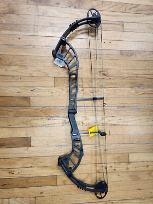 New Hoyt Altus SVX - Image 1 of 2