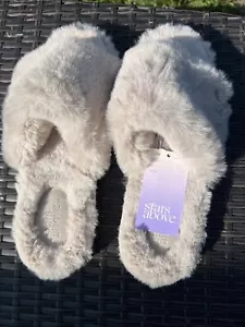 NWT Stars Above Faux Fur Beige Fuzzy Slippers Size 9 Slides/Slip On - Picture 1 of 4
