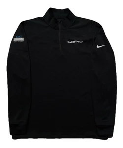 Nike Golf 1/4 Zip Shirt mit Sponsoren Logos. Schwarz. Herren M. GoPro. - Bild 1 von 10