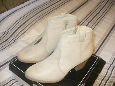 Qupid Women's Morrison-20 Ankle Bootie Tan Soft Leather Side Zip New in Box.  - Image 1 of 4